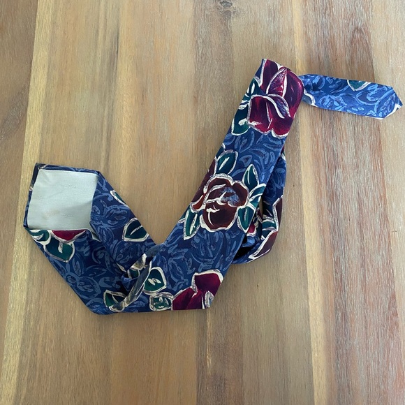 Men's Blue Floral Patterned X'Andrini Silk Italian Tie - Picture 5 of 10